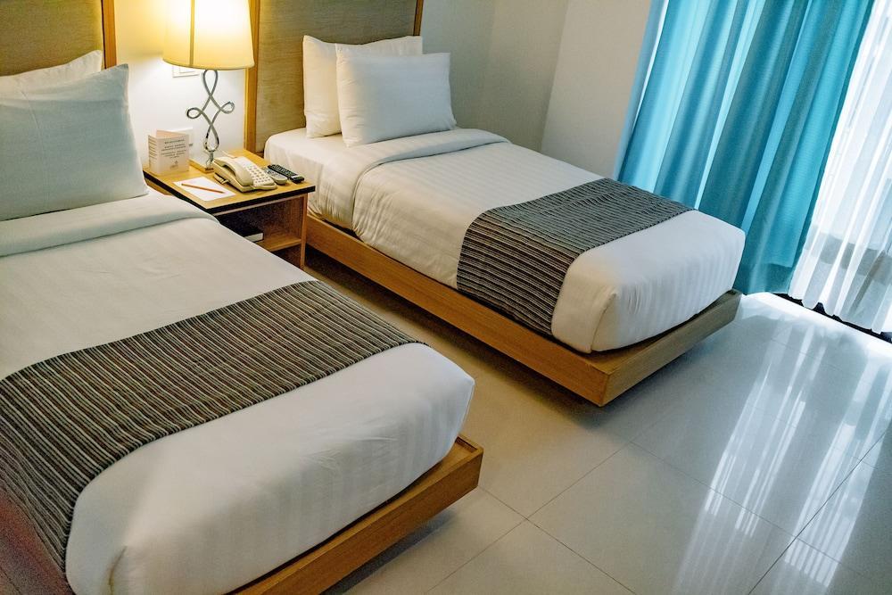 Balabag  Crown Regency Courtyard Resort מראה חיצוני תמונה