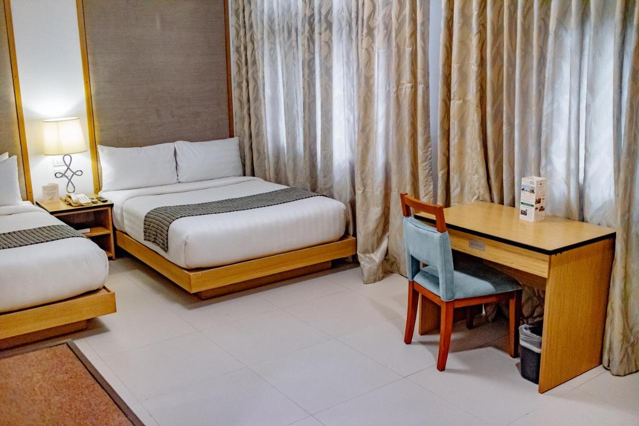 Balabag  Crown Regency Courtyard Resort מראה חיצוני תמונה