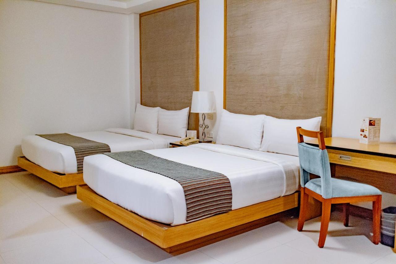 Balabag  Crown Regency Courtyard Resort מראה חיצוני תמונה
