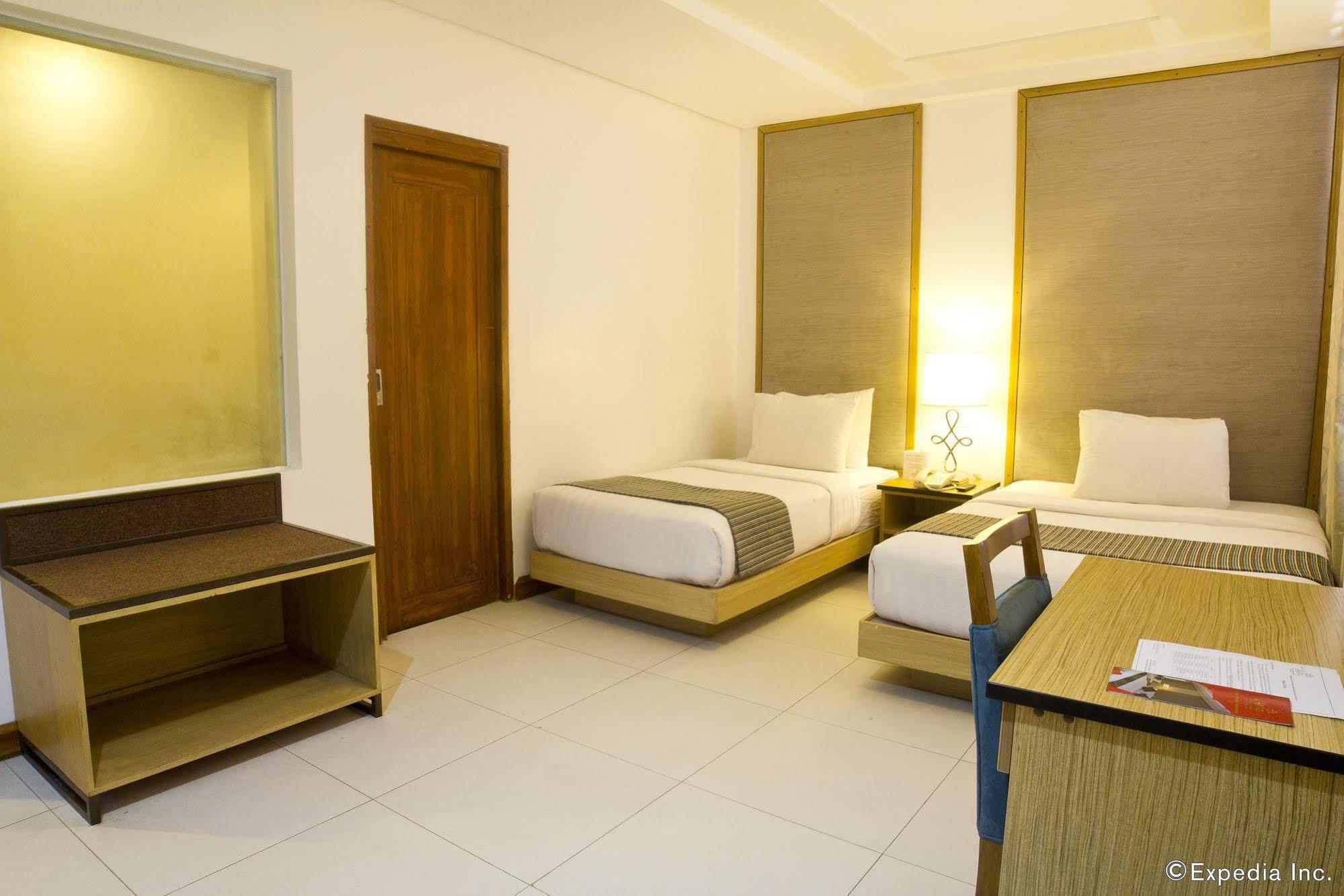 Balabag  Crown Regency Courtyard Resort מראה חיצוני תמונה